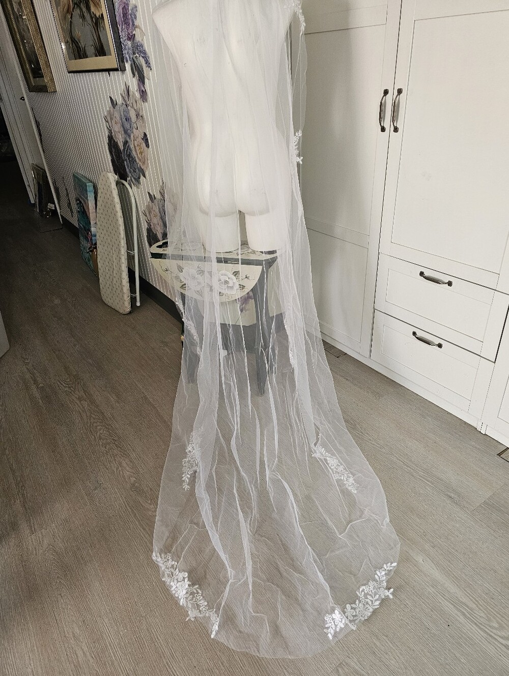 Lace Chapel Bridal Veil 84" Floral Embroidery Tulle w/ Hair Comb - Excellent Euc